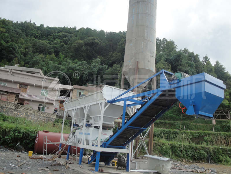 在农村投资移动式水泥稳定碎石基层搅拌站和移动式农村砼搅拌站多少钱？