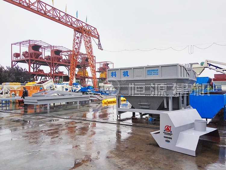 急客户之所急，山西寿阳WBZ700吨稳定土拌合站冒雨装车发货